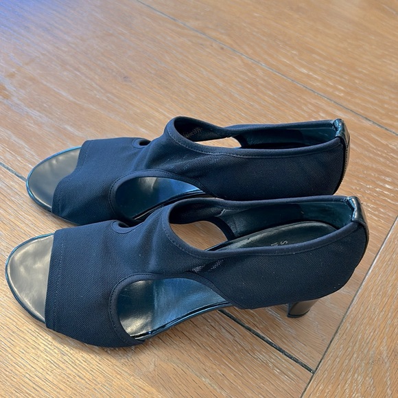 Stuart Weitzman Open Toe Heels - Picture 4 of 7